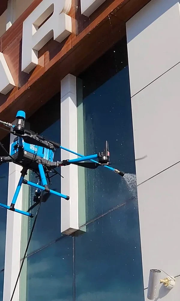 Drone ile Dis Cephe Temizlik Maliyeti Neye Gore Hesaplanir 600x1000